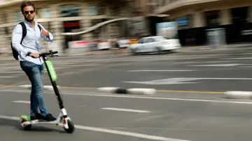 Un patinete eléctrico Un patinete eléctrico