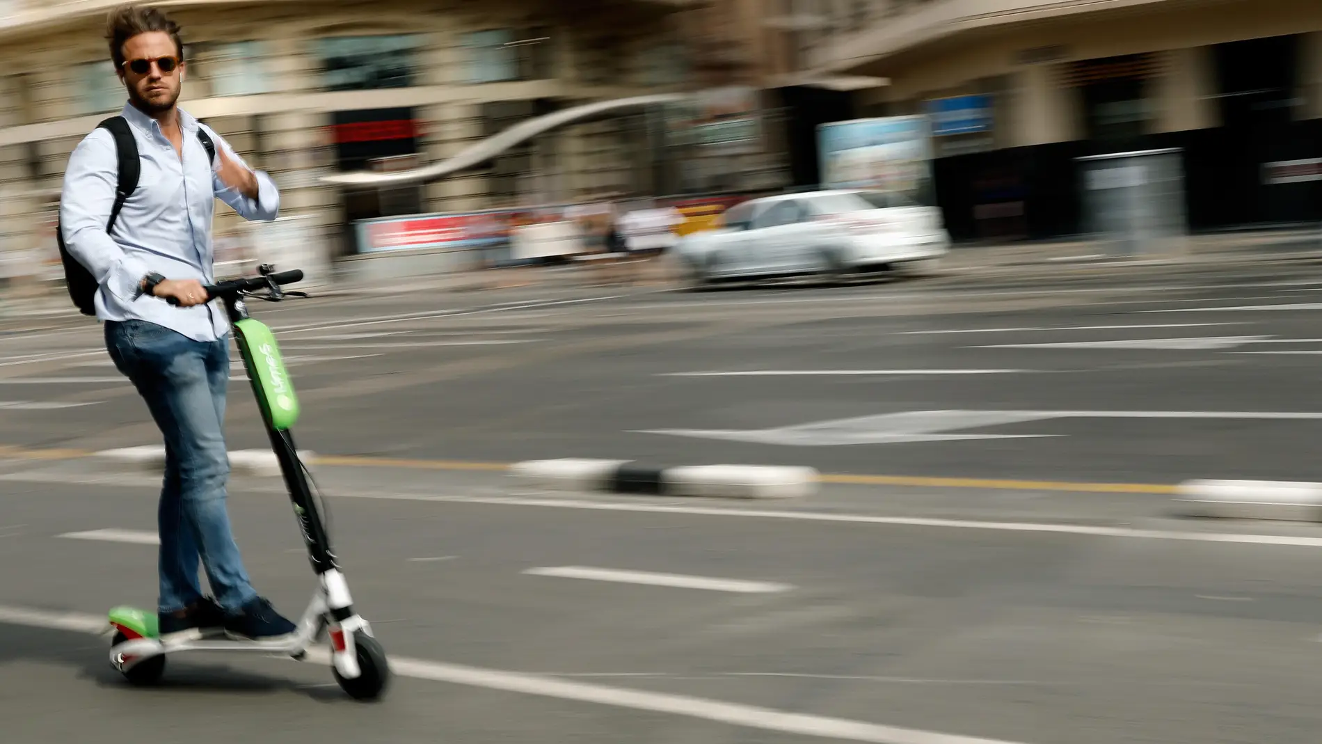 Un patinete eléctrico Un patinete eléctrico