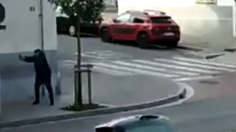 Se busca al hombre que inició un tiroteo tras una discusión entre clanes rivales en Barcelona Se busca al hombre que inició un tiroteo tras una discusión entre clanes rivales en Barcelona