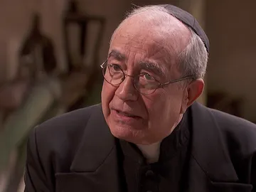 Don Alselmo aconseja a Isaac: "Olvídate de Elsa y confía en la palabra de tu esposa" Don Alselmo aconseja a Isaac: "Olvídate de Elsa y confía en la palabra de tu esposa"