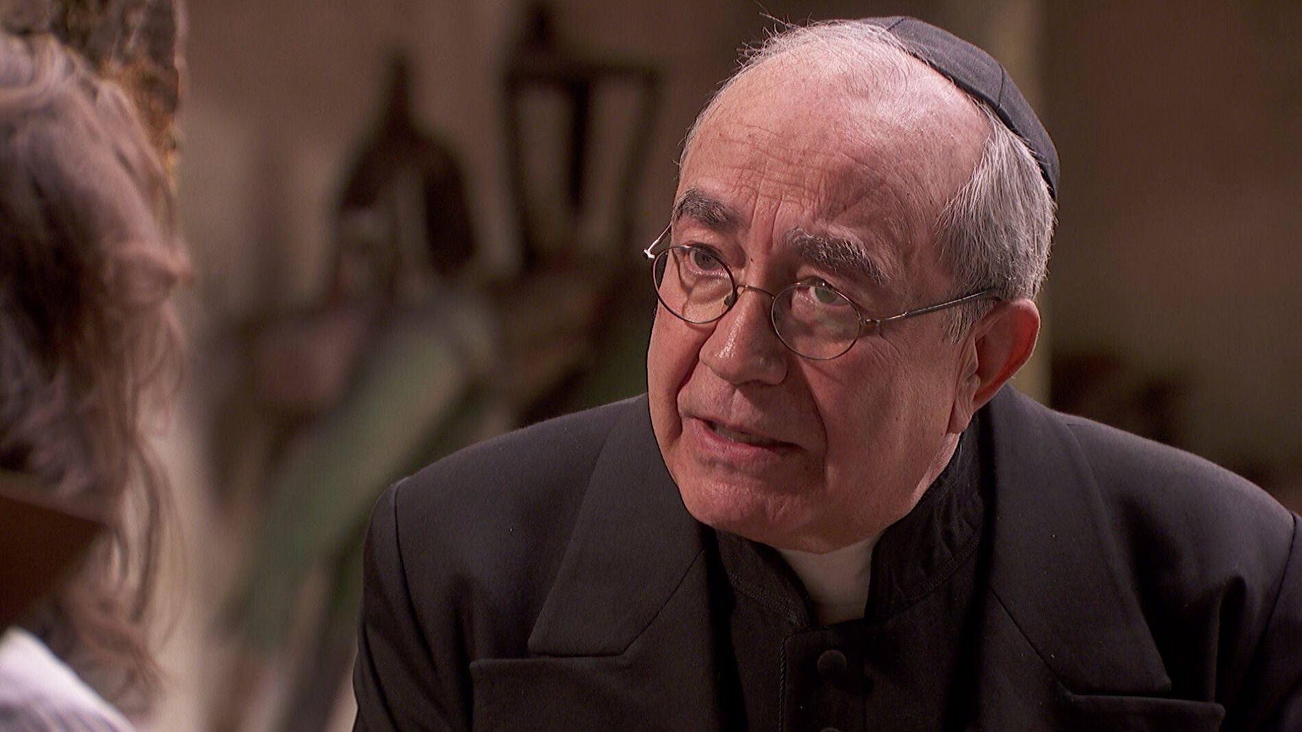Don Alselmo aconseja a Isaac: "Olv&iacute;date de Elsa y conf&iacute;a en la palabra de tu esposa"
