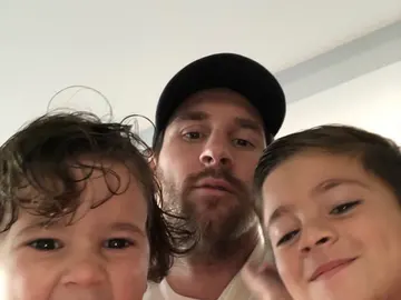 Messi y sus hijos Thiago y Mateo Messi y sus hijos Thiago y Mateo