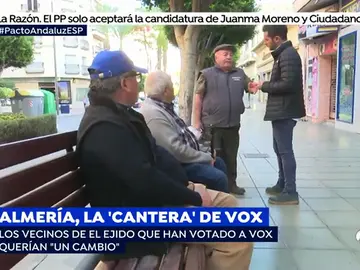 Los vecinos de Almería reclaman un cambio apoyando a VOX: "El que trabaja, que se quede y el que no, que se vaya a Marruecos" Los vecinos de Almería reclaman un cambio apoyando a VOX: "El que trabaja, que se quede y el que no, que se vaya a Marruecos"