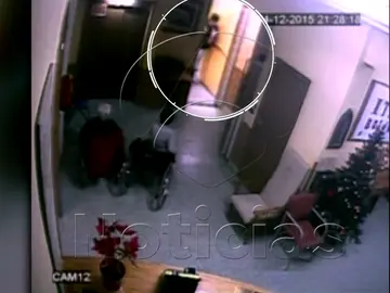 Imágenes en exclusiva de los gestos obscenos del celador acusado de violar a cinco ancianas en un geriátrico de Barcelona Imágenes en exclusiva de los gestos obscenos del celador acusado de violar a cinco ancianas en un geriátrico de Barcelona