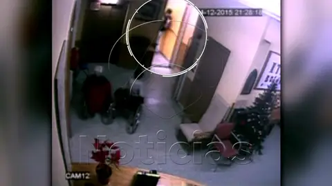 Imágenes en exclusiva de los gestos obscenos del celador acusado de violar a cinco ancianas en un geriátrico de Barcelona Imágenes en exclusiva de los gestos obscenos del celador acusado de violar a cinco ancianas en un geriátrico de Barcelona
