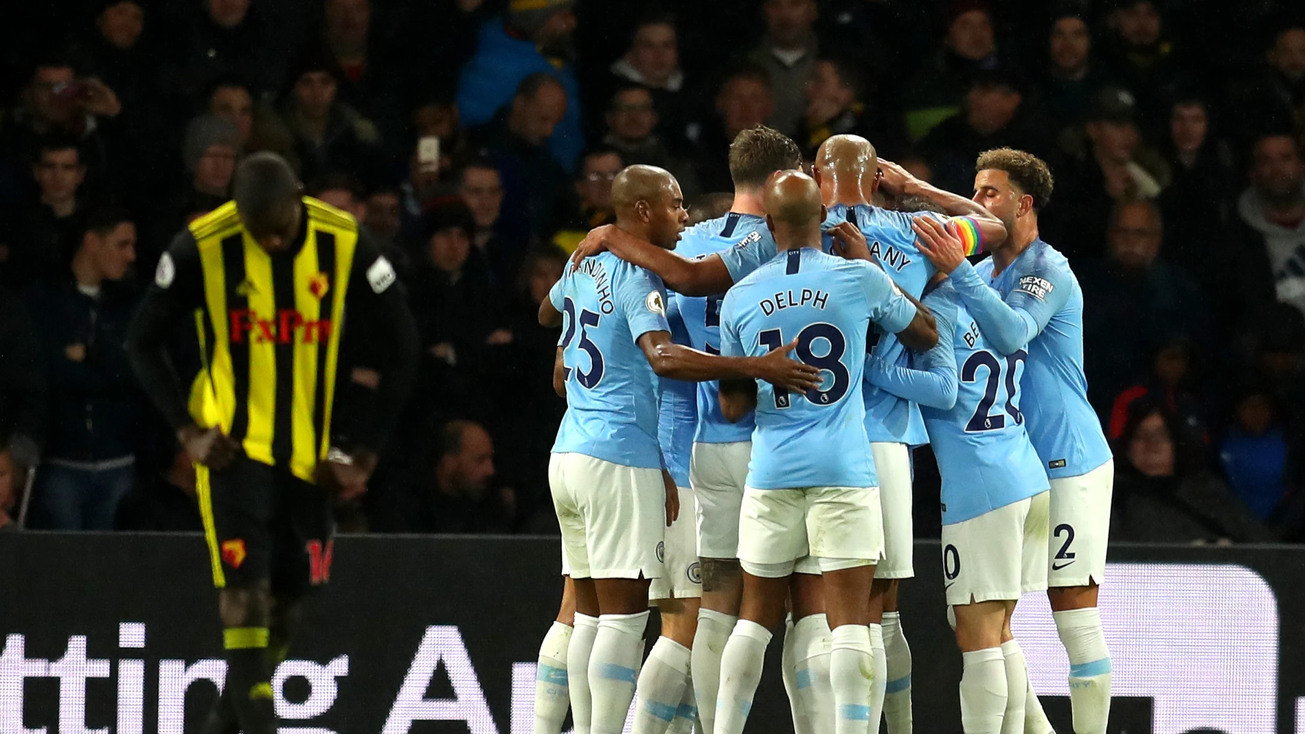 Los futbolistas del Manchester CIty celebran el gol Los futbolistas del Manchester CIty celebran el gol