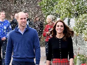 Los Duques de Cambridge acuden a una fiesta navideña en el Palacio de Kensington Los Duques de Cambridge acuden a una fiesta navideña en el Palacio de Kensington