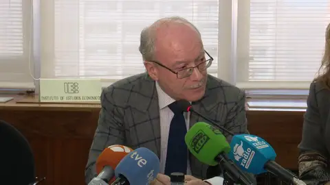 Las cotizaciones e impuesto de sociedades "machacan" el alza salarial, según IEE Las cotizaciones e impuesto de sociedades "machacan" el alza salarial, según IEE