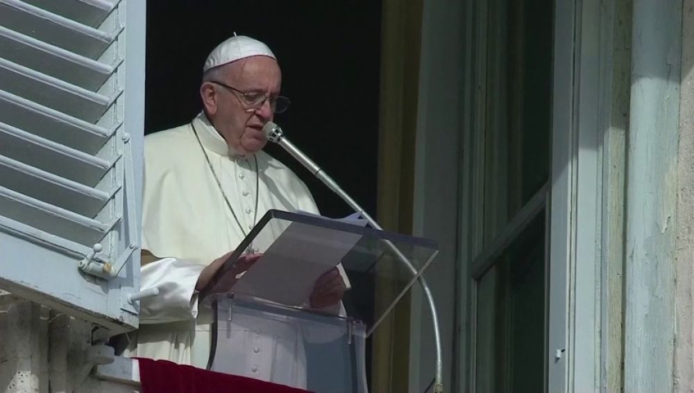 El papa Francisco se confiesa preocupado por que haya curas y religiosos homosexuales