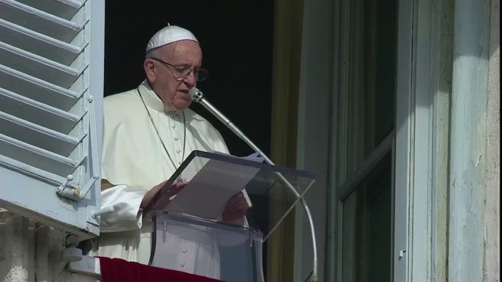 El papa Francisco se confiesa preocupado por que haya curas y religiosos homosexuales