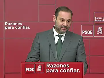 El propio Gobierno matiza a Sánchez: afirma que la propuesta para revisar la inviolabilidad del Rey es sólo una "opinión" del presidente El propio Gobierno matiza a Sánchez: afirma que la propuesta para revisar la inviolabilidad del Rey es sólo una "opinión" del presidente
