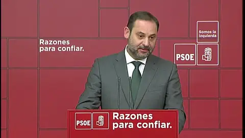 El propio Gobierno matiza a Sánchez: afirma que la propuesta para revisar la inviolabilidad del Rey es sólo una "opinión" del presidente El propio Gobierno matiza a Sánchez: afirma que la propuesta para revisar la inviolabilidad del Rey es sólo una "opinión" del presidente