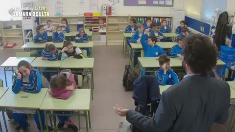 Alumnos de colegio La reacción de varios alumnos de colegio al saber que les separaran en clases por género