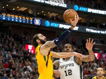 Ricky Rubio realiza una bandeja ante los Spurs Ricky Rubio realiza una bandeja ante los Spurs