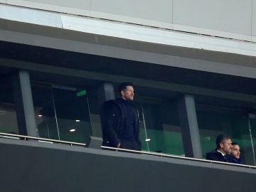 Simeone ve el partido del Atlético desde la grada