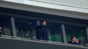 Simeone ve el partido del Atlético desde la grada