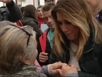 Susana Díaz se quedará en la oposición si no logra alcanzar un pacto: "Si no gobierno me voy a quedar en el Parlamento" Susana Díaz se quedará en la oposición si no logra alcanzar un pacto: "Si no gobierno me voy a quedar en el Parlamento"