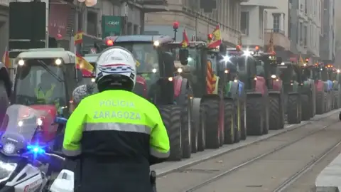 Tractorada contra la subida del gasóleo en Zaragoza Tractorada contra la subida del gasóleo en Zaragoza