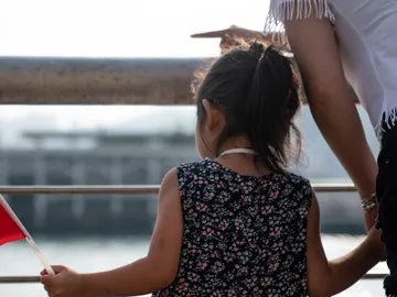 Una niña china de espaldas Una niña china de espaldas