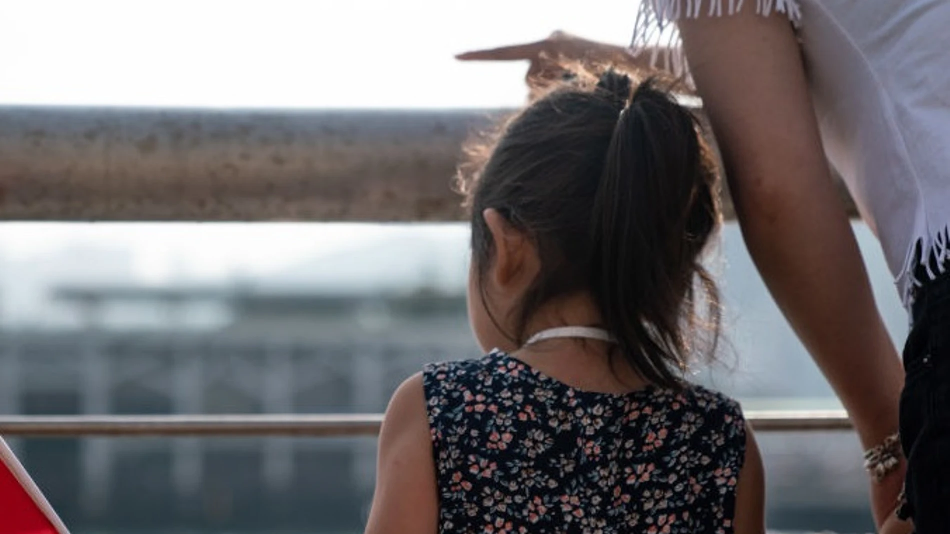 Una niña china de espaldas Una niña china de espaldas
