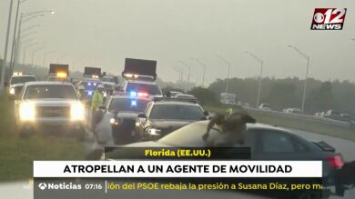 Un agente es atropellado cuando auxiliaba al conductor de un coche accidentado 