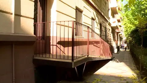 Vecinos de un edificio se enfrentan al Ayuntamiento de Madrid por una rampa de acceso Vecinos de un edificio se enfrentan al Ayuntamiento de Madrid por una rampa de acceso