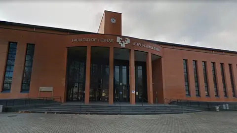 Fachada de la Facultad de Letras de la Universidad de Vitoria Fachada de la Facultad de Letras de la Universidad de Vitoria