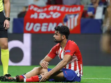 Diego Costa se duele en el suelo Diego Costa se duele en el suelo