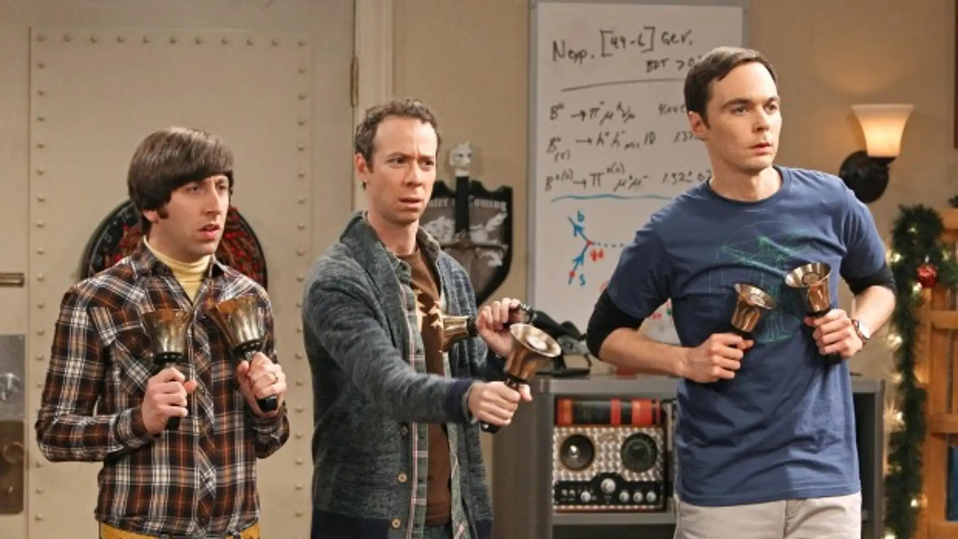 Stuart, Howard y Sheldon en 'The Big Bang Theory'