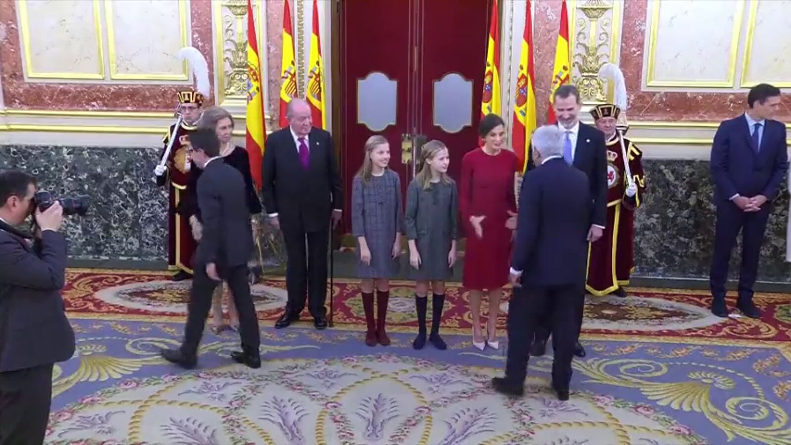 Iglesias se salta el saludo protocolario a los Reyes en el Congreso en el 40 aniversario de la Constitución