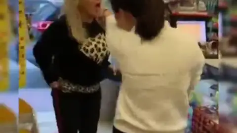 Incidente racista en un bazar de Murcia: "Soy una mujer española", "soy más que tú" Incidente racista en un bazar de Murcia: "Soy una mujer española", "soy más que tú"