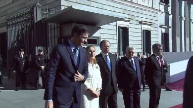 Silbidos a la llegada de Pedro Sánchez al Congreso