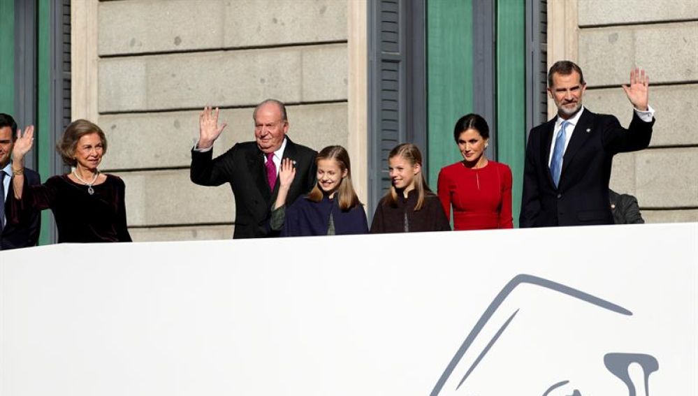 La Familia Real a su llegada al Congreso para los actos del 40 aniversario de la Constitución