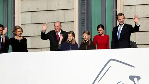 La Familia Real a su llegada al Congreso para los actos del 40 aniversario de la Constitución La Familia Real a su llegada al Congreso para los actos del 40 aniversario de la Constitución