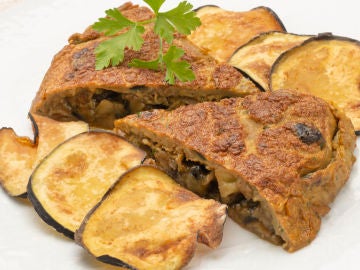 Tortilla de berenjenas con berenjenas crujientes Tortilla de berenjenas con berenjenas crujientes