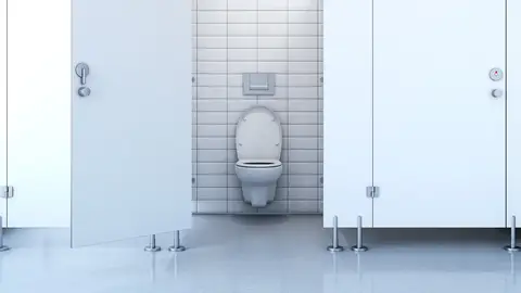 Detenido un hombre por grabar a mujeres en baños de bares Detenido un hombre por grabar a mujeres en baños de bares