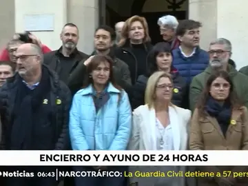 Consellers y diputados soberanistas comienzan un ayuno solidario de 24 horas Consellers y diputados soberanistas comienzan un ayuno solidario de 24 horas