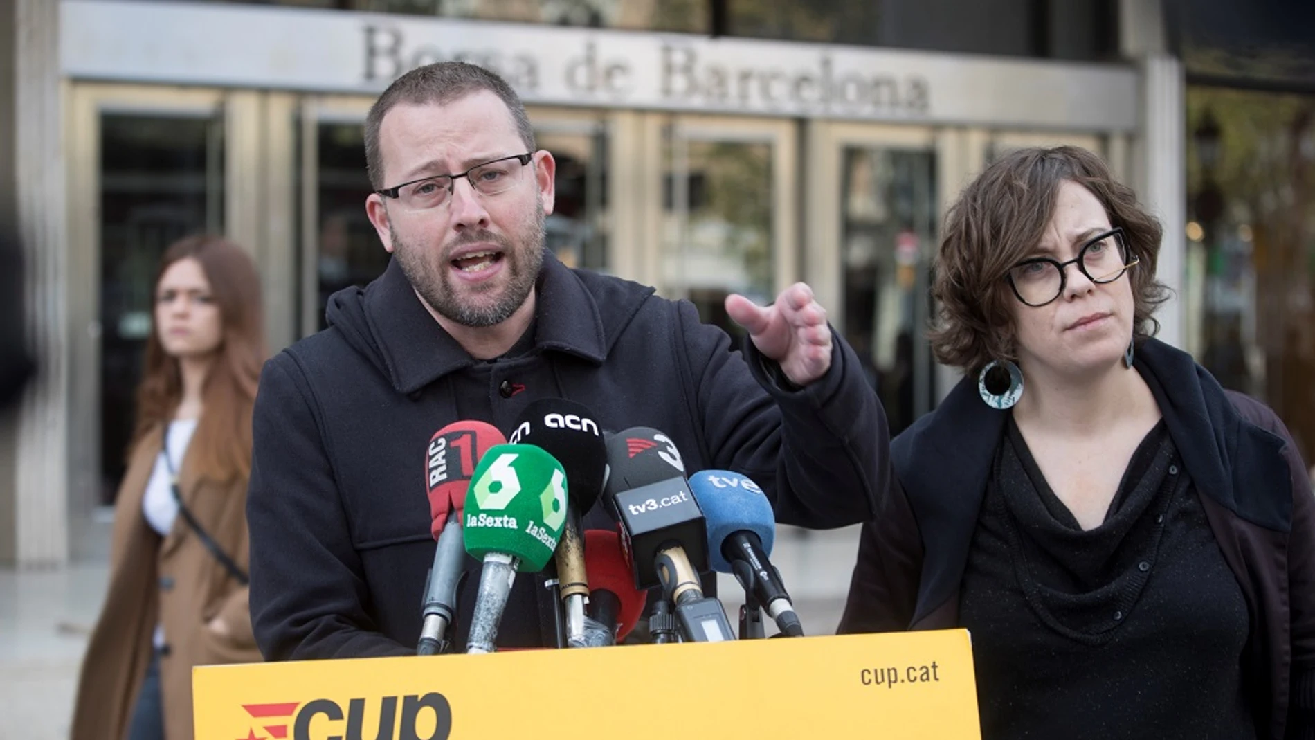 El diputado de la CUP Vidal Aragonés y la y la regidora de la CUP en el Ayuntamiento de Barcelona El diputado de la CUP Vidal Aragonés y la y la regidora de la CUP en el Ayuntamiento de Barcelona