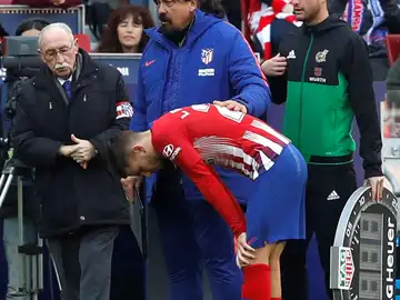 Lucas Hernández se retira lesionado del partido del Atlético Lucas Hernández se retira lesionado del partido del Atlético