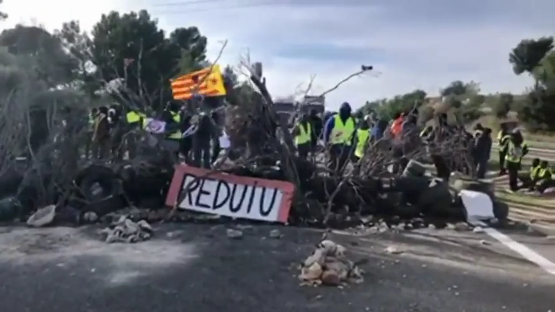 Los CDR cortan la autopista AP-7 en L'Ampolla, en Tarragona Los CDR cortan la autopista AP-7 en L'Ampolla, en Tarragona