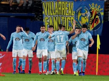 Futbolistas del Celta celebran un gol