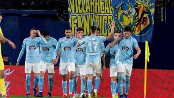 Futbolistas del Celta celebran un gol