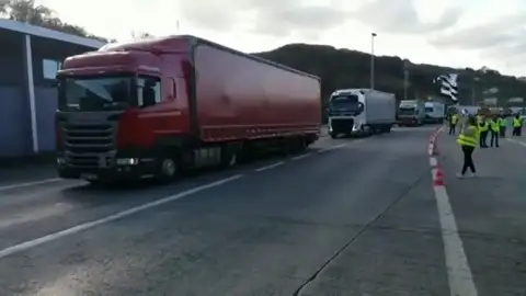 Los chalecos amarillos cierran la frontera de Biriatou Los chalecos amarillos cierran la frontera de Biriatou