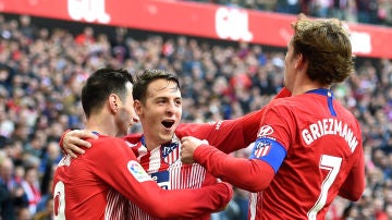 Kalinic, Arias y Griezmann celebran el gol del Atlético