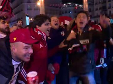 Locura en la Puerta del Sol: así festejaron los hinchas de River Plate en Madrid