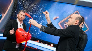 Jandro homenajea a Michael Bublé con una mascletá en 'El hormiguero 3.0'