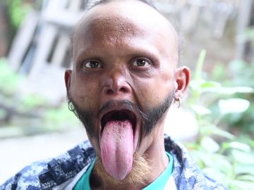 Yagya Bahadur Katuwal enseña su lengua Yagya Bahadur Katuwal enseña su lengua