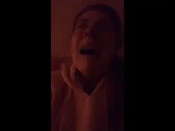 El vídeo completo de la denuncia de una joven agredida sexualmente en un portal El vídeo completo de la denuncia de una joven agredida sexualmente en un portal