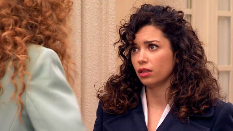 Amelia advierte a Natalia sobre su madre: "Tu madre ha venido a Madrid buscando dinero"