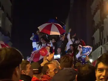 La afición de River Plate celebra la Copa Libertadores en la Puerta del Sol La afición de River Plate celebra la Copa Libertadores en la Puerta del Sol